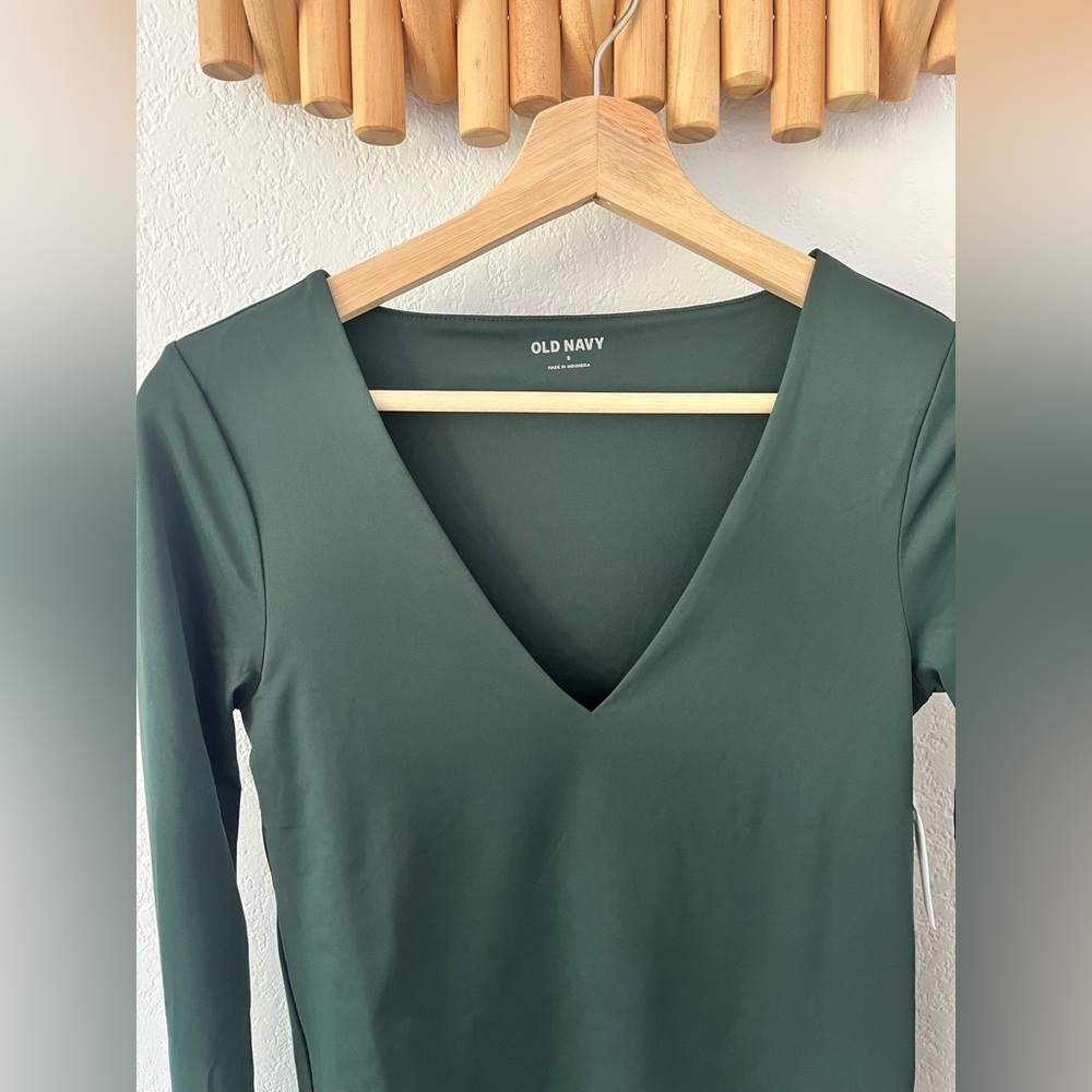 NWT Old Navy Emerald Green V neck Long Sleeve Women Size Small - Picture 2 of 5